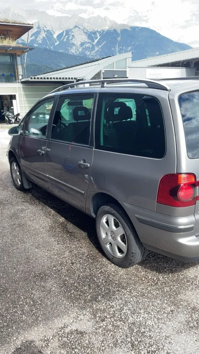 Volkswagen Sharan 2009 photo 3