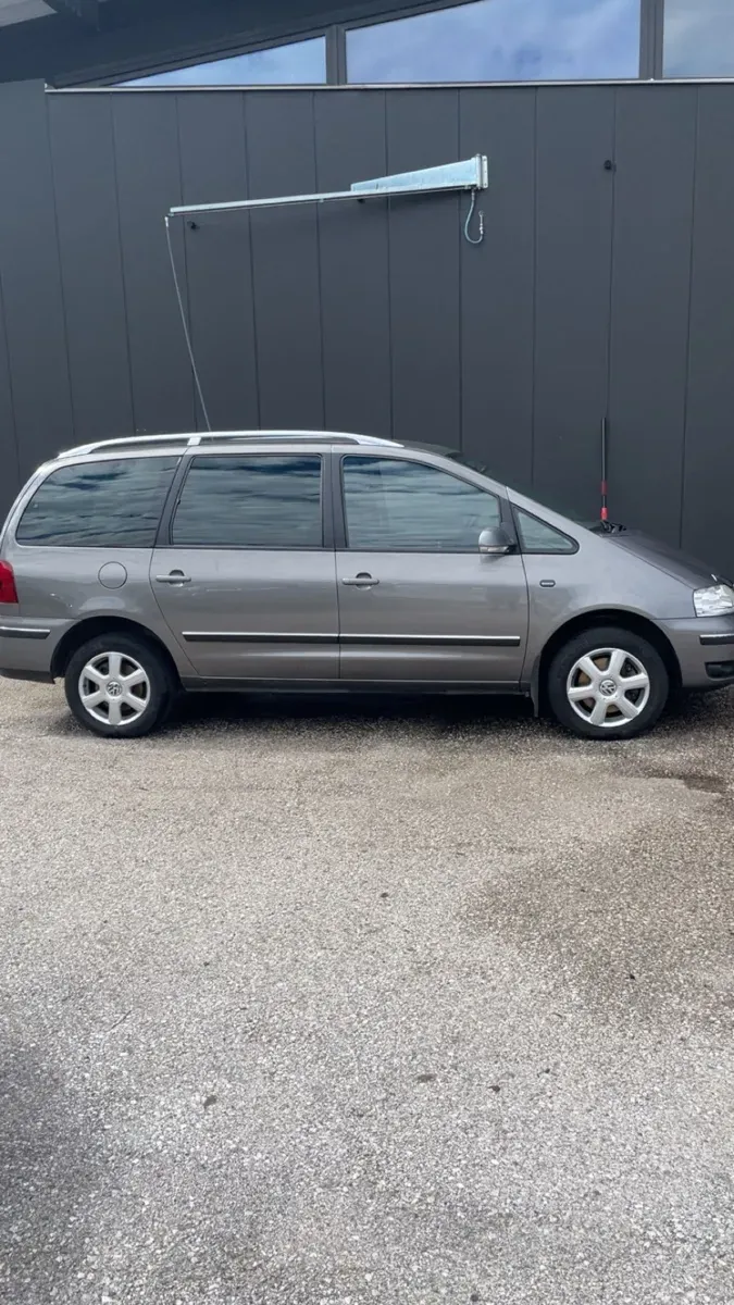 Volkswagen Sharan 2009 photo 2