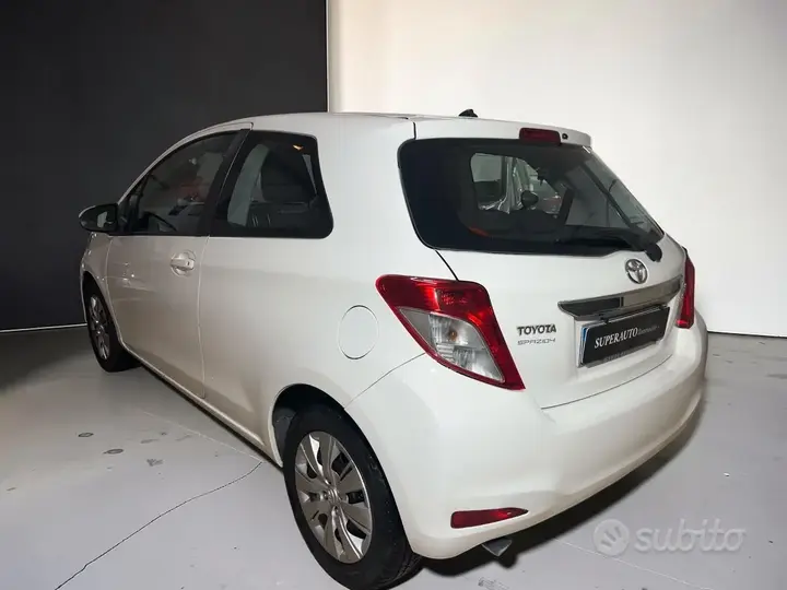 Toyota Yaris 2012 photo 3