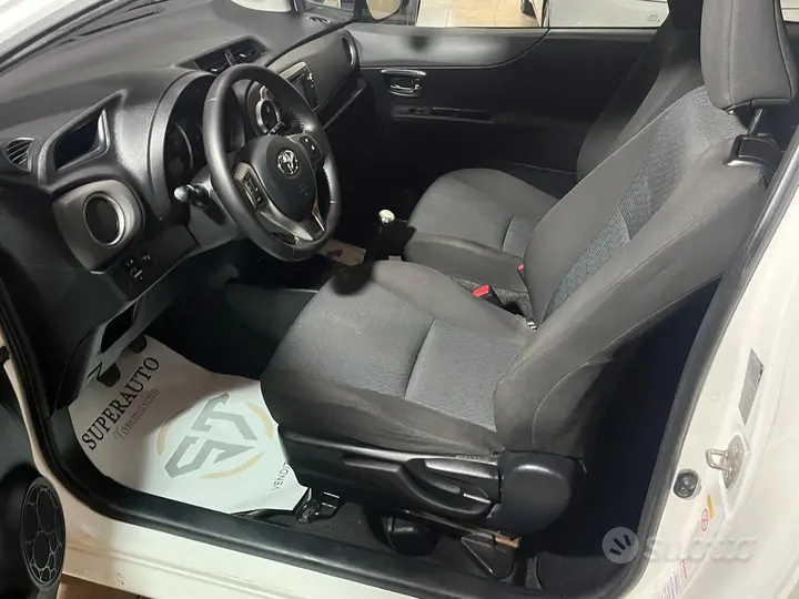 Toyota Yaris 2012 photo 5