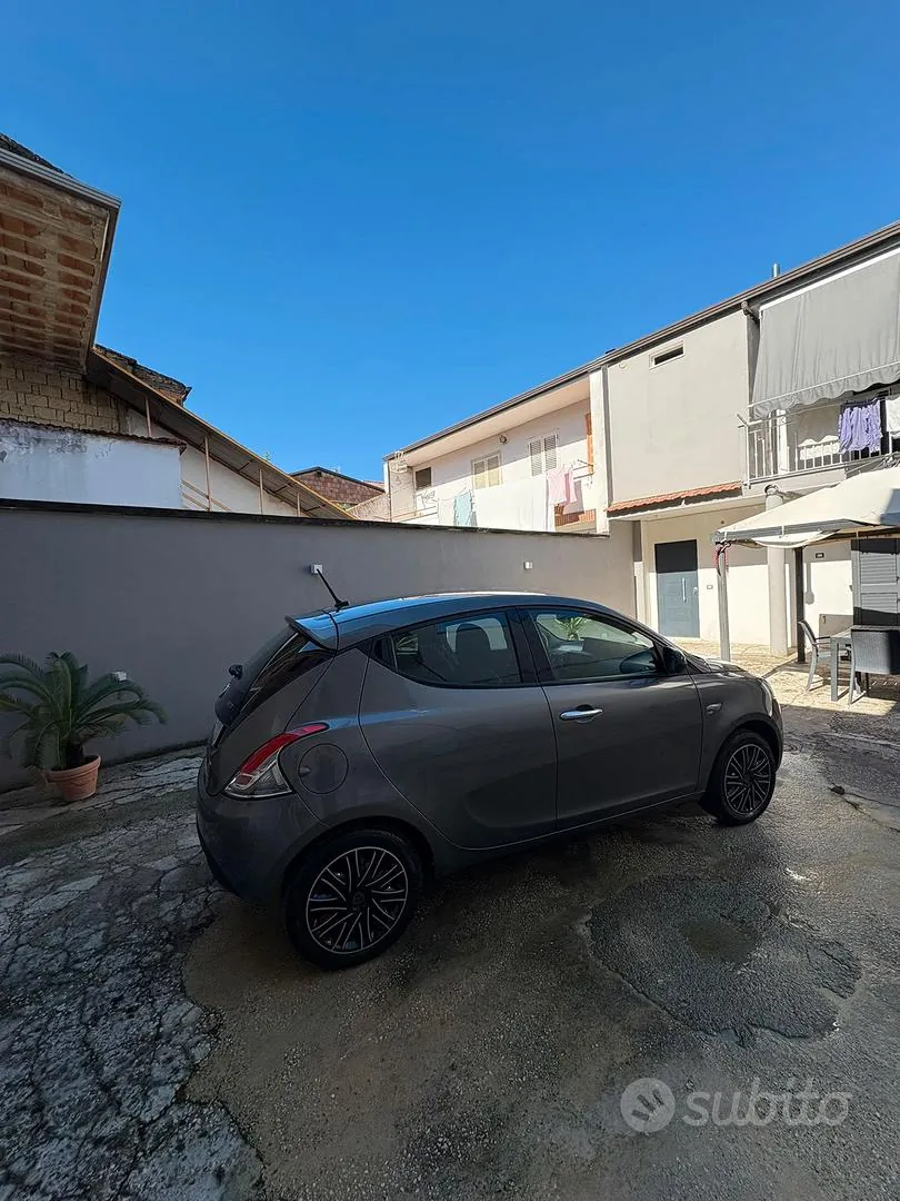 Lancia Ypsilon 2022 photo 2