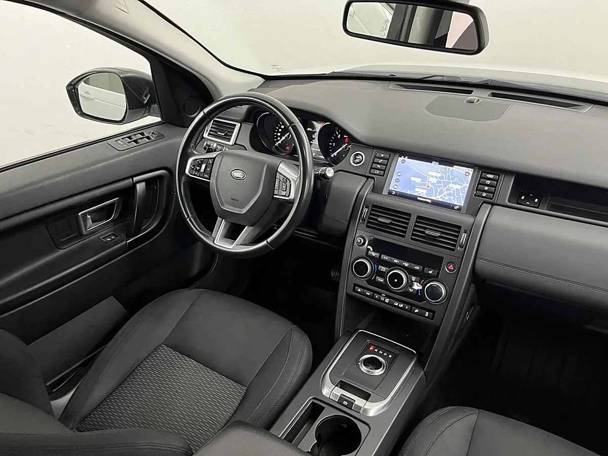 Land Rover Discovery Sport 2018 photo 2
