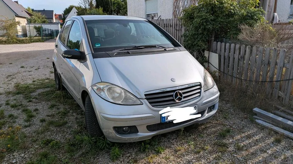 Mercedes-Benz A180