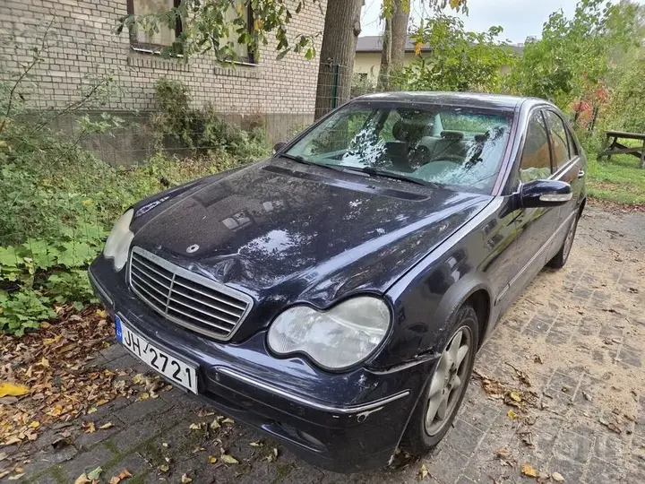 Mercedes-Benz C240