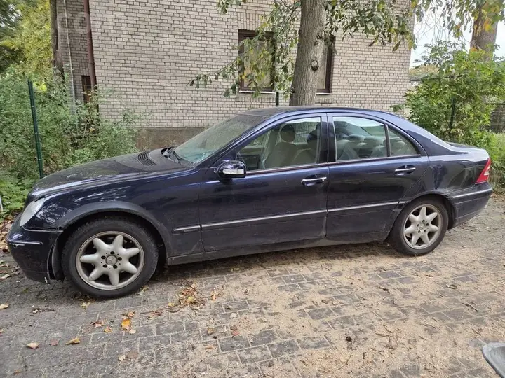 Mercedes-Benz C240 2001 photo 2