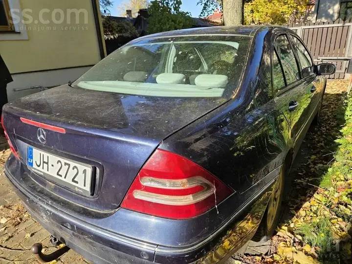 Mercedes-Benz C240 2001 photo 4