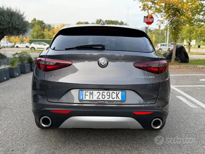 Alfa Romeo Stelvio 2017 photo 4