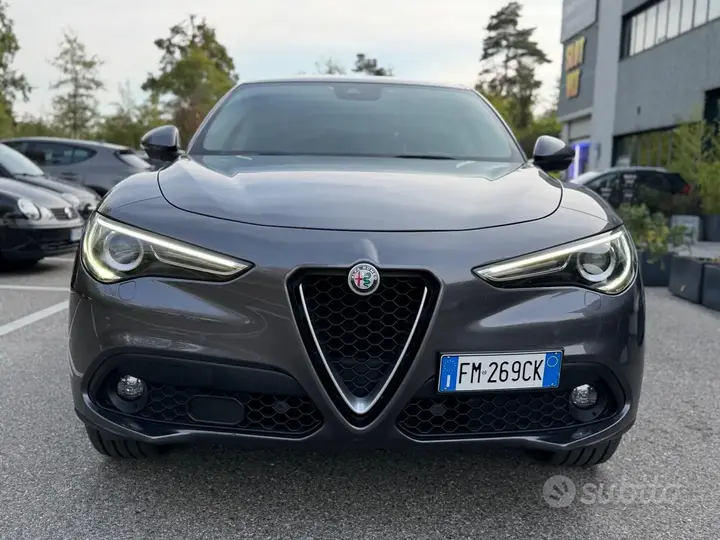 Alfa Romeo Stelvio 2017 photo 2