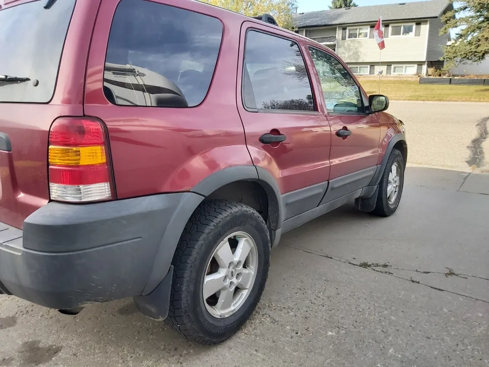 Ford Escape 2005 photo 2