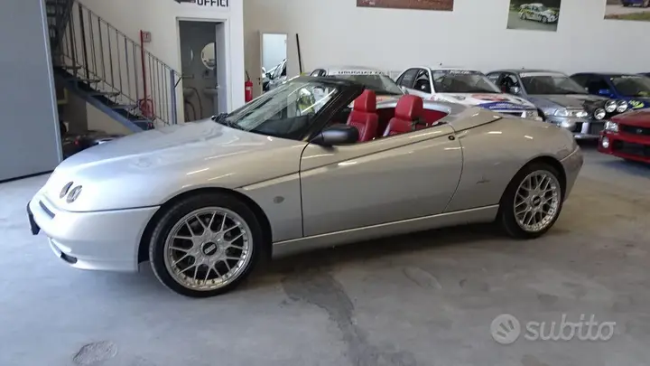 Alfa Romeo Spider 2001 photo 2