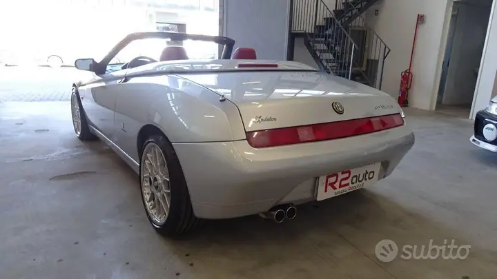 Alfa Romeo Spider 2001 photo 4