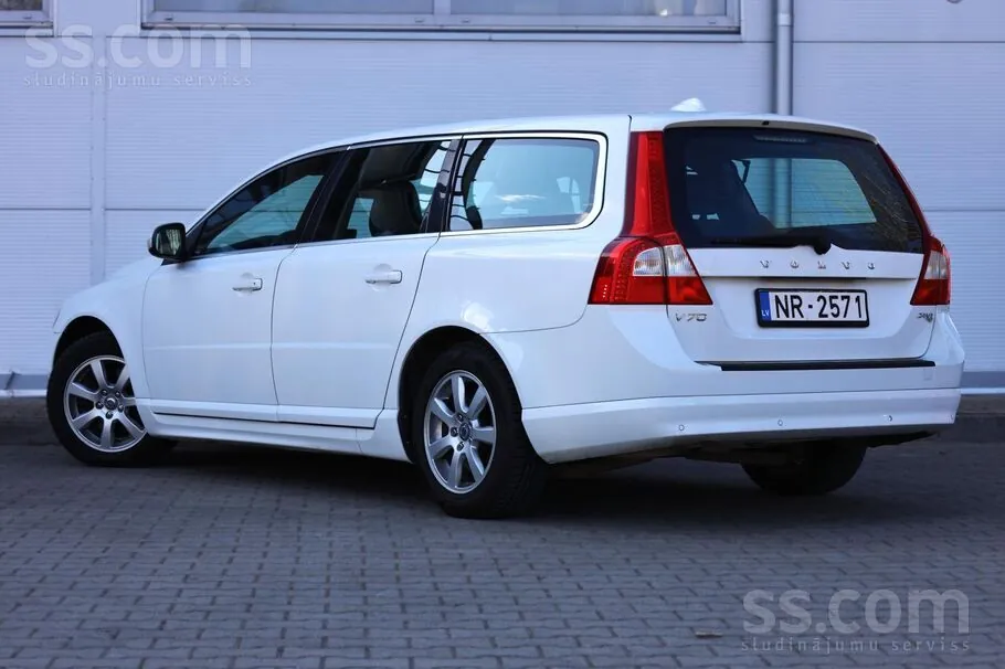 Volvo V70 2010 photo 4