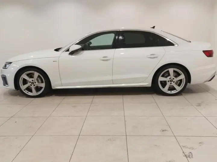 Audi A4 2023 photo 4