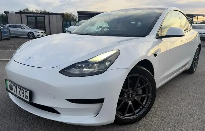Tesla Model 3 2021 photo 2