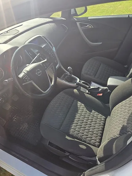 Opel Astra 2014 photo 4