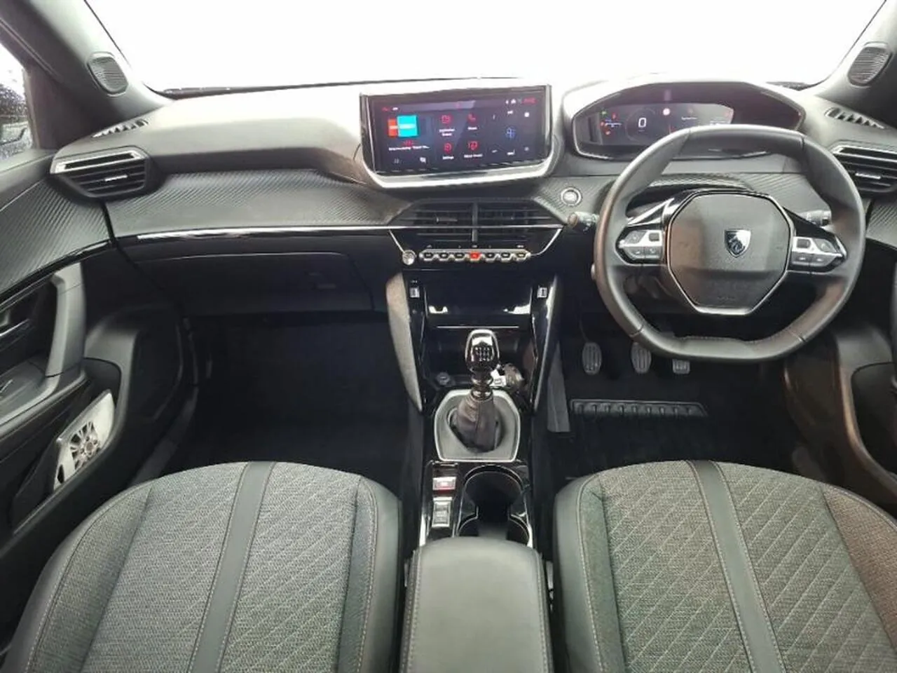 Peugeot 2008 2024 photo 3