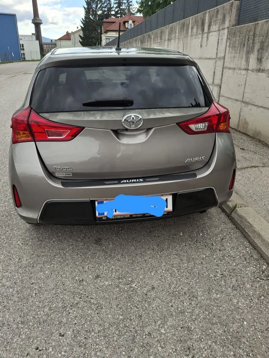 Toyota Auris 2013 photo 3
