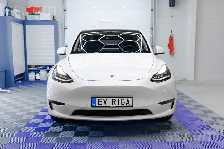 Tesla Model Y 2022 photo 2