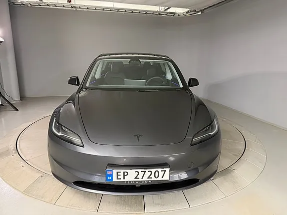 Tesla Model 3 2026 photo 2