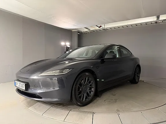 Tesla Model 3 2026 photo 5