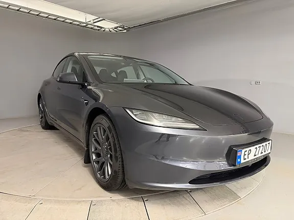Tesla Model 3 2026 photo 3