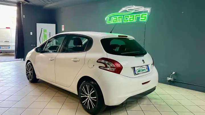 Peugeot 208 2015 photo 4