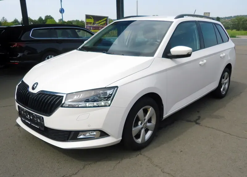 Skoda Fabia 2022 photo 2