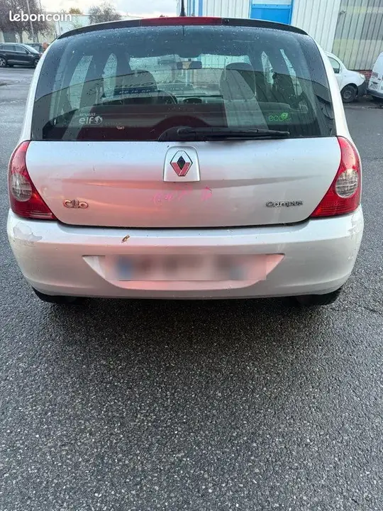 Renault Clio 2011 photo 2