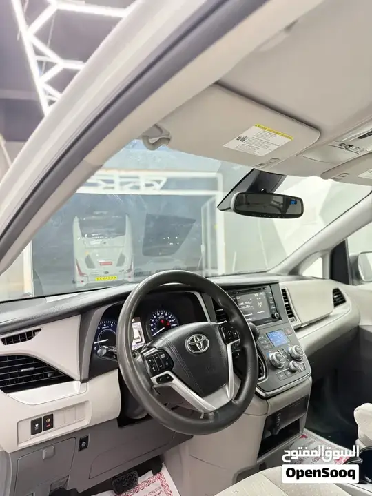 Toyota Sienna 2018 photo 2
