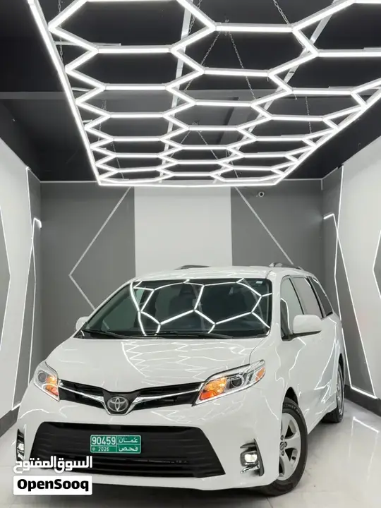 Toyota Sienna 2018 photo 3