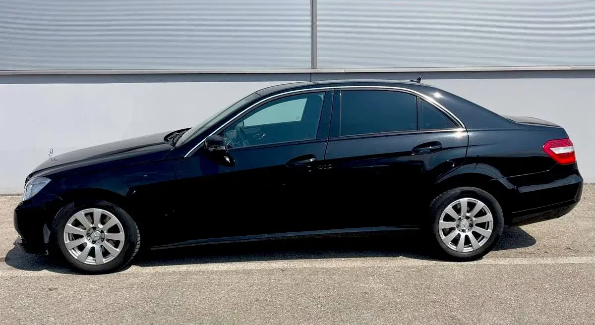 Mercedes-Benz E-Class 2009 photo 2