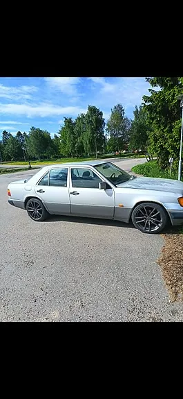 Mercedes-Benz 200 E