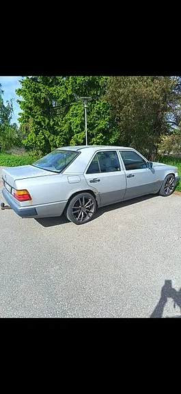 Mercedes-Benz 200 E 1991 photo 4