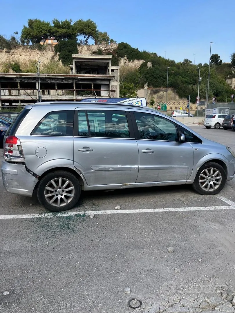 Opel Zafira 2007 photo 2