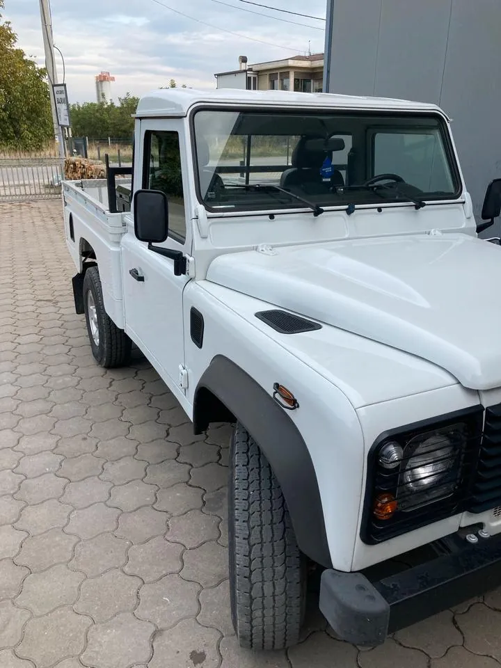 Land Rover Defender 110