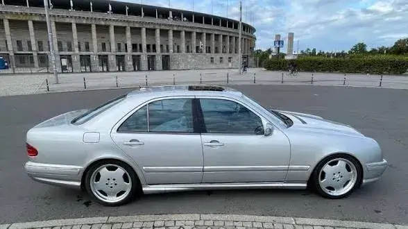Mercedes-Benz W210