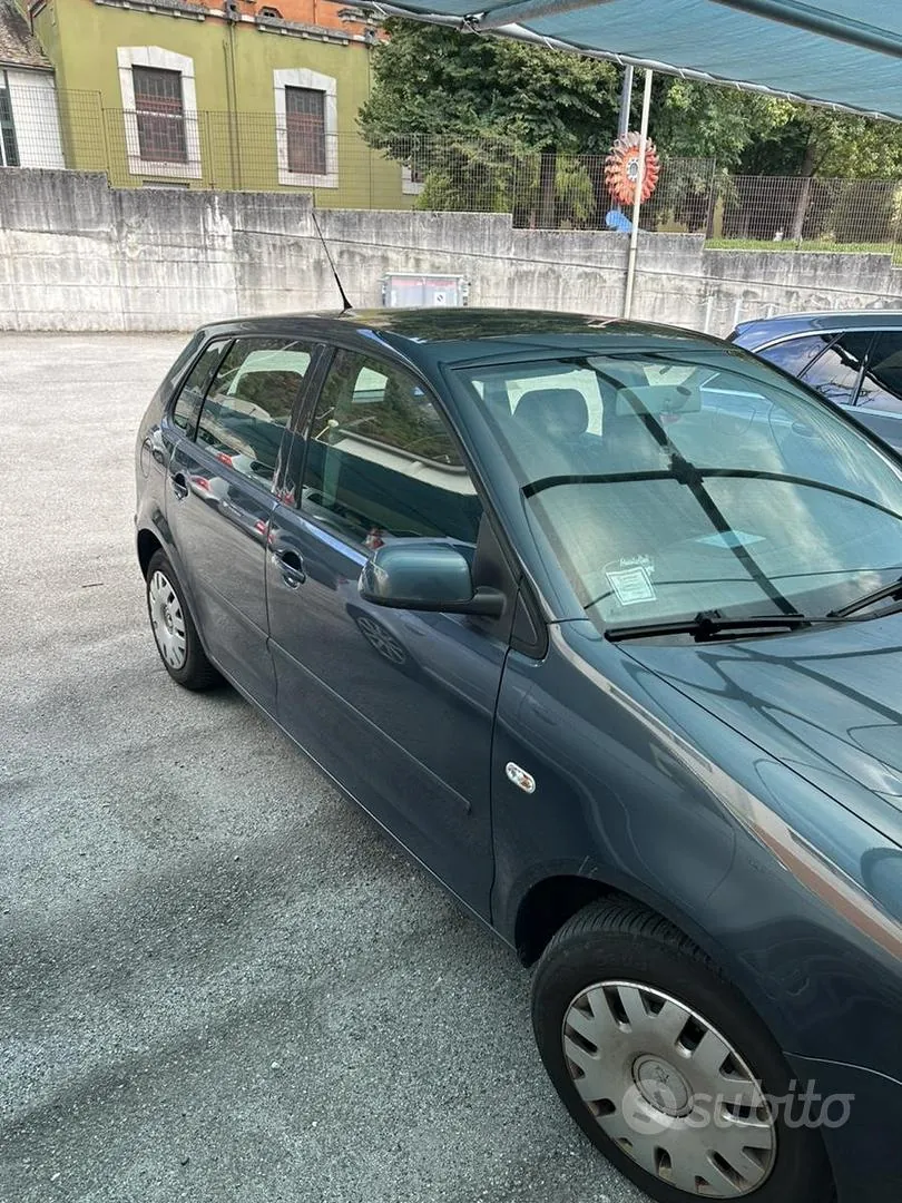Volkswagen Polo 2002 photo 3