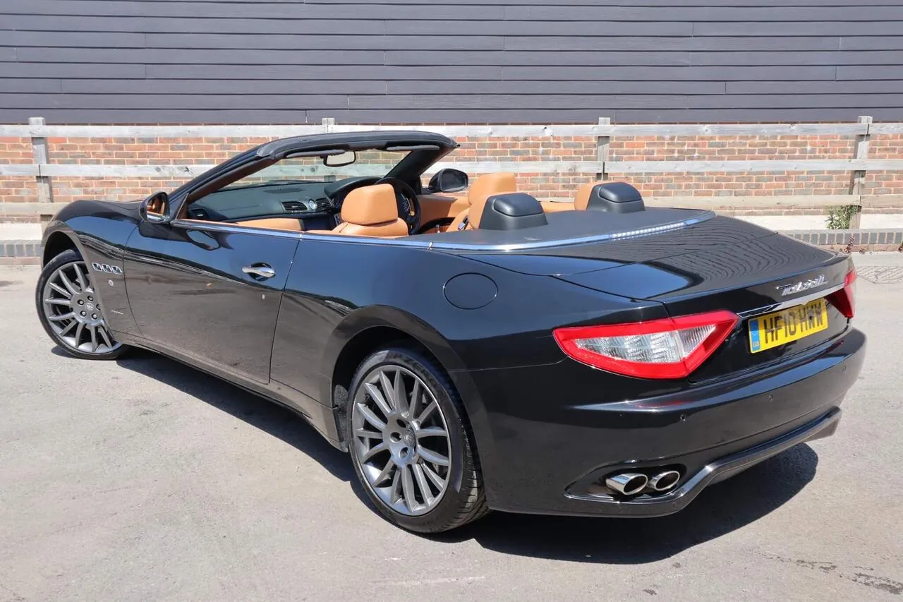 Maserati Grancabrio 2010 photo 2
