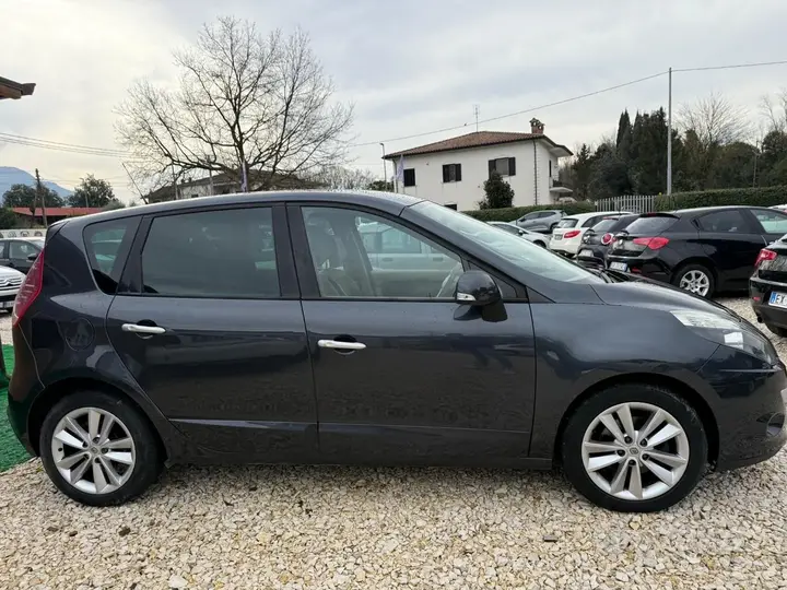 Renault Scenic 2011 photo 4