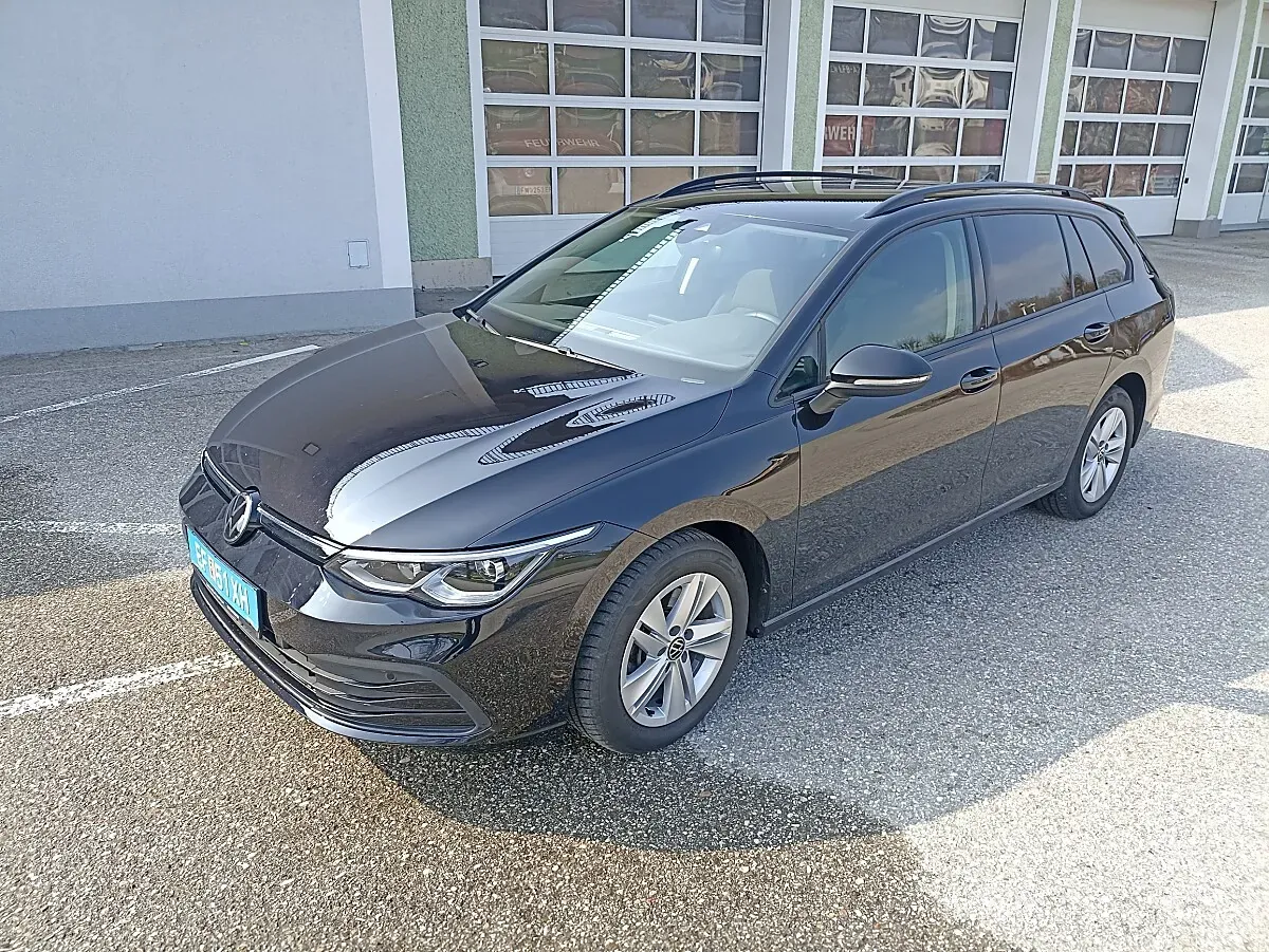Volkswagen Golf 2023 photo 2