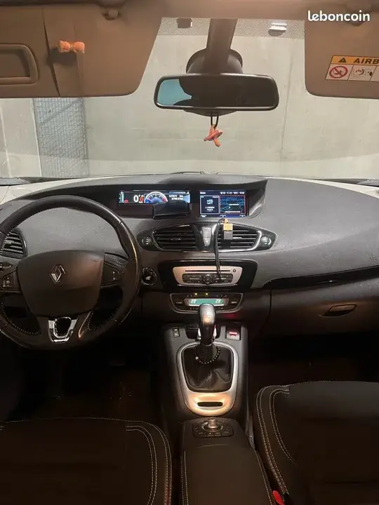 Renault Scenic 2015 photo 3