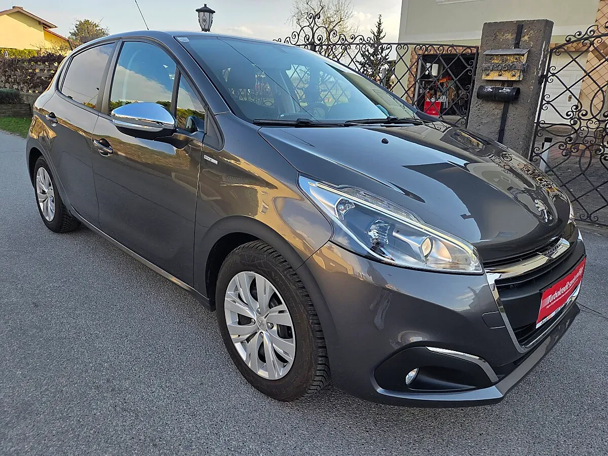 Peugeot 208 2018 photo 3