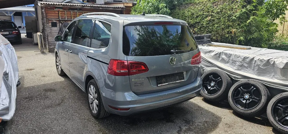 Volkswagen Sharan 2011 photo 2