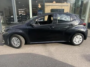 Toyota Yaris 2024 photo 2