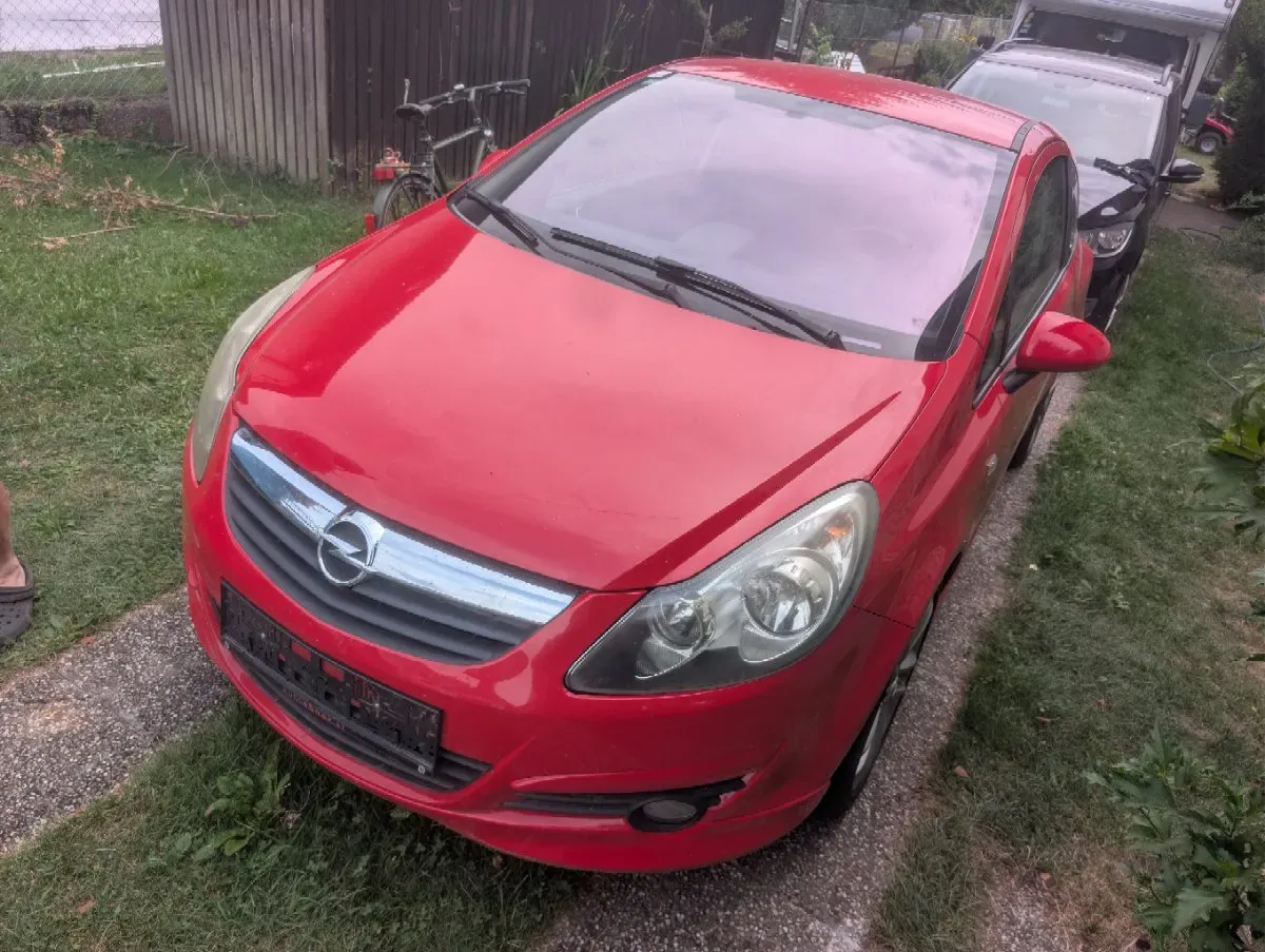 Opel Corsa 2011 photo 2