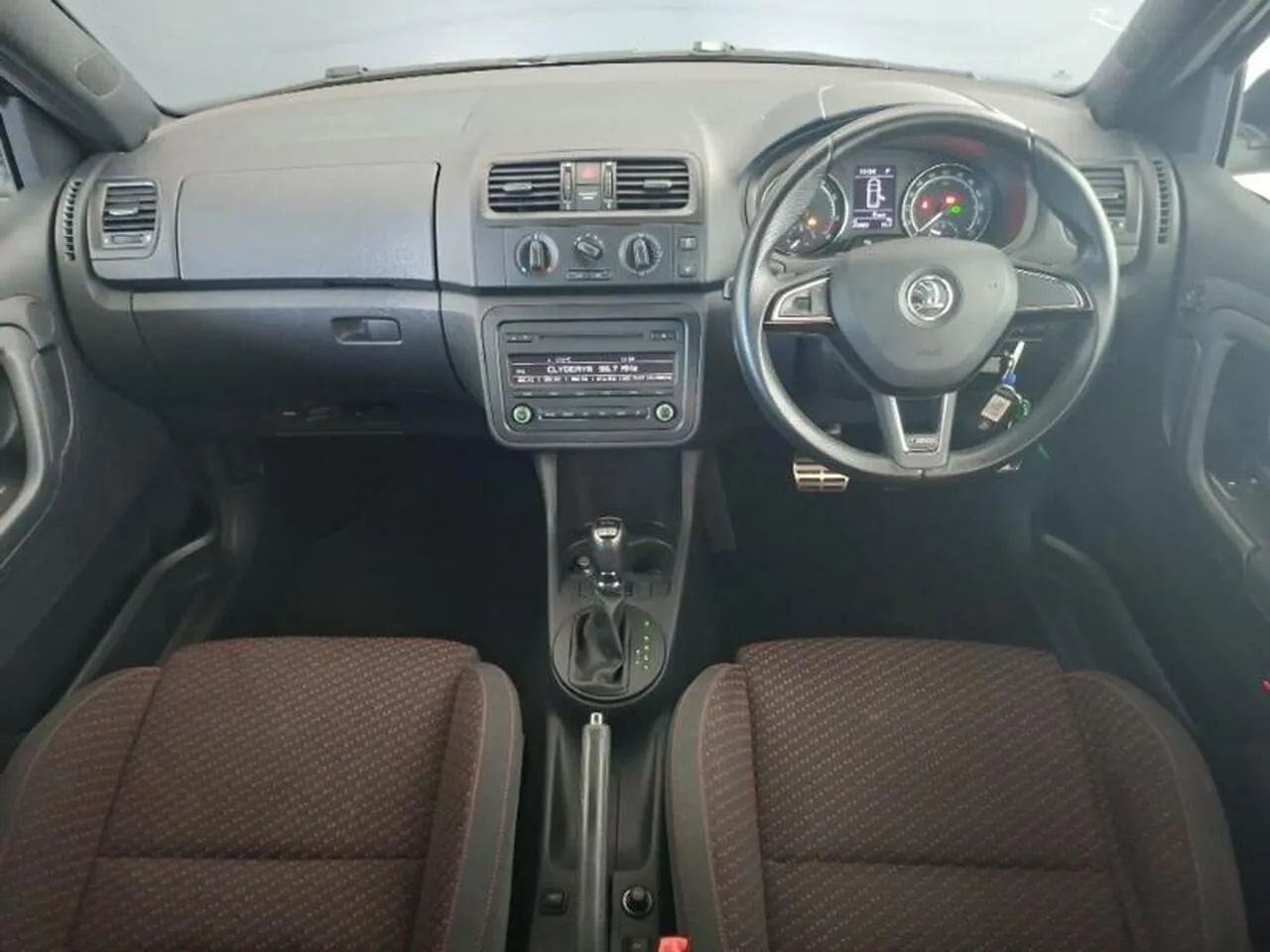 Skoda Fabia 2014 photo 3