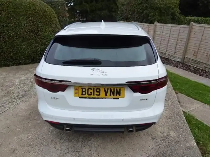 Jaguar Xf 2019 photo 4