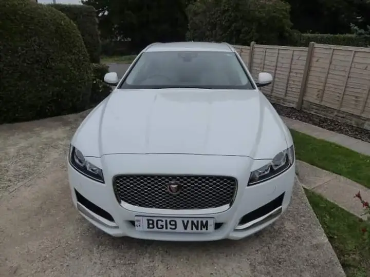 Jaguar Xf 2019 photo 3
