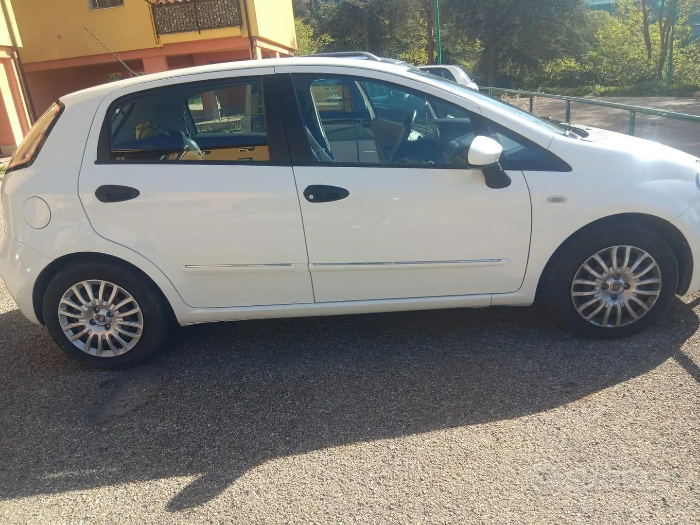 Fiat Punto 2012 photo 2