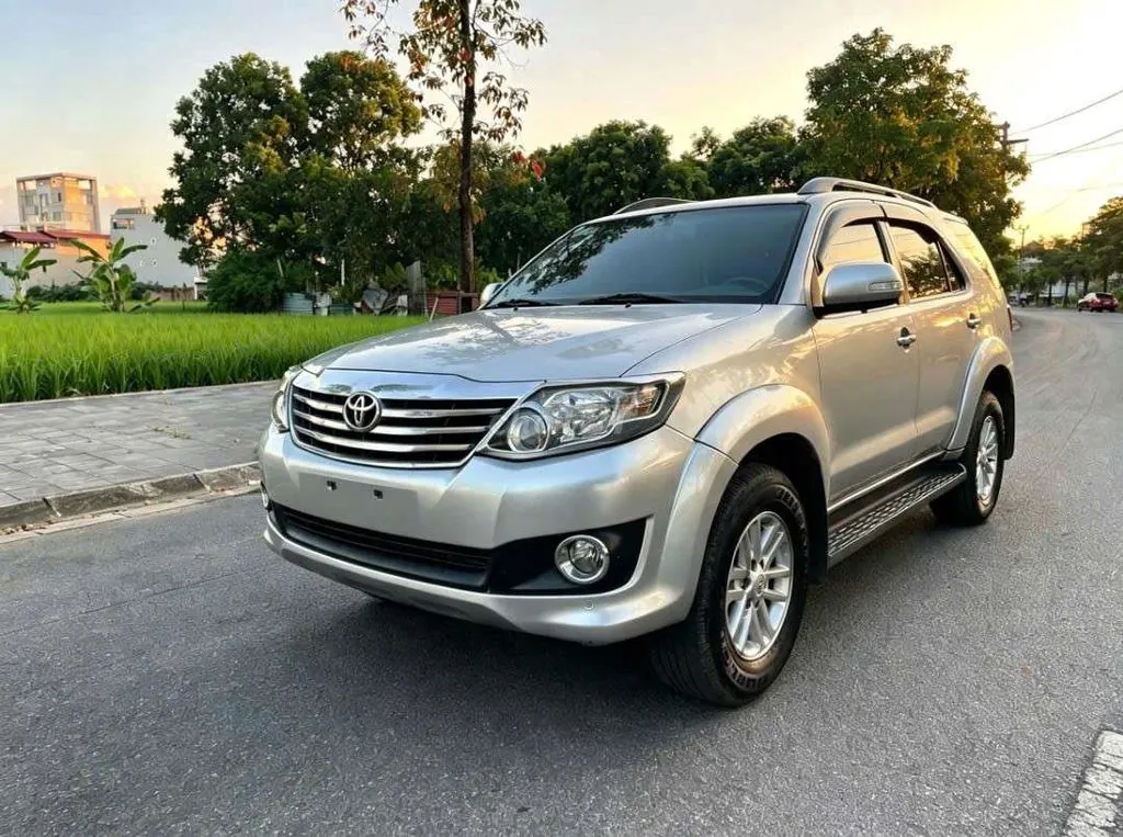 Toyota Fortuner 2013 photo 4